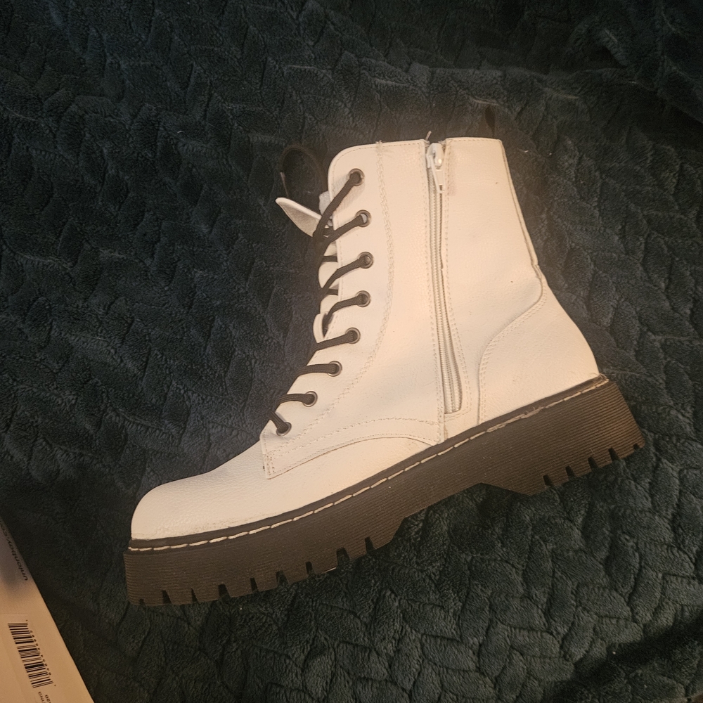 UNIONBAY White Combat Boots with Black Accents